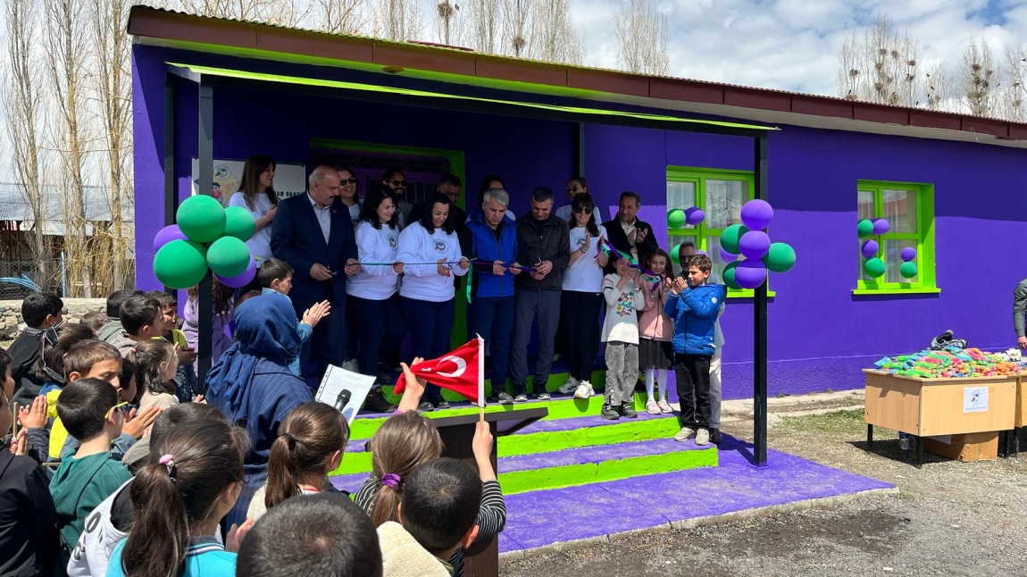 KÜTÜPHANEMİZİ BÜYÜK BİR COŞKUYLA AÇTIK.